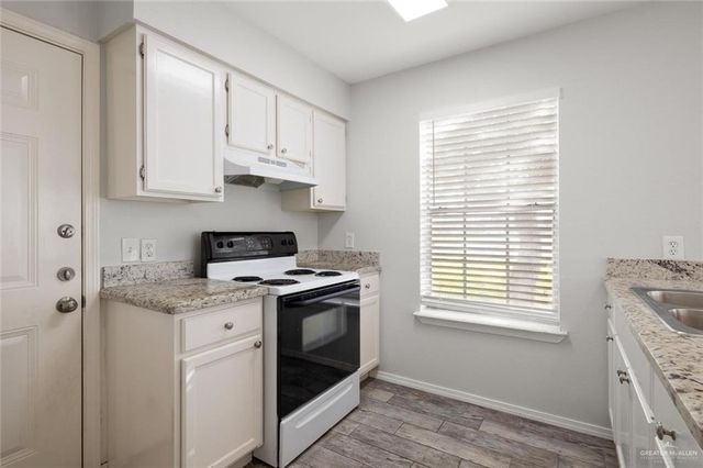 1006 W Kelly Avenue B, Pharr, TX 78577