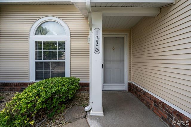 1328 Forest Creek Drive 1, St Peters, MO 63303