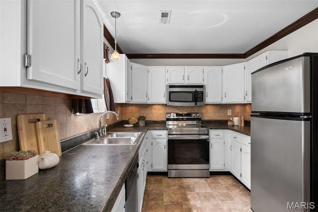 1328 Forest Creek Drive 1, St Peters, MO 63303