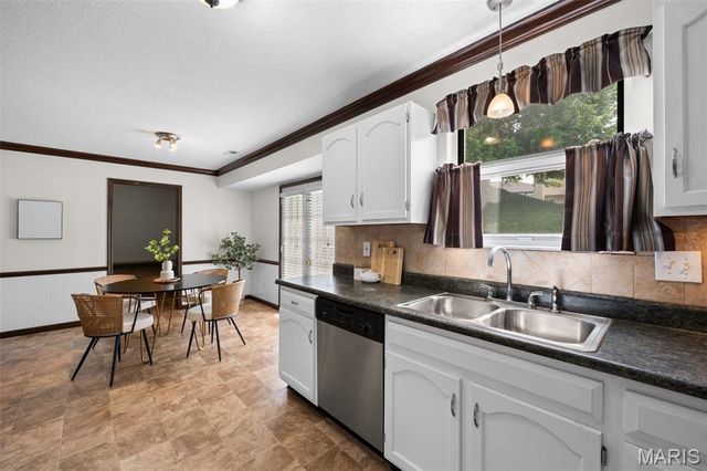 1328 Forest Creek Drive 1, St Peters, MO 63303