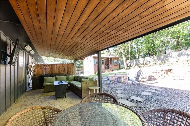 2225 N Mockingbird Lane, Fayetteville, AR 72703