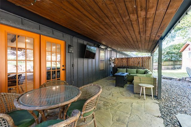 2225 N Mockingbird Lane, Fayetteville, AR 72703
