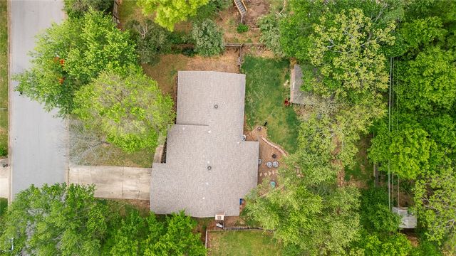 2225 N Mockingbird Lane, Fayetteville, AR 72703