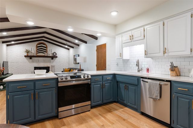 2225 N Mockingbird Lane, Fayetteville, AR 72703