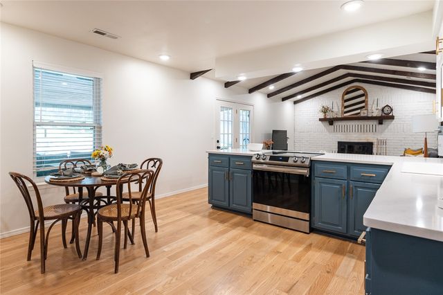 2225 N Mockingbird Lane, Fayetteville, AR 72703