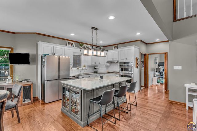 5737 SW Clarion LN, Topeka, KS 66610