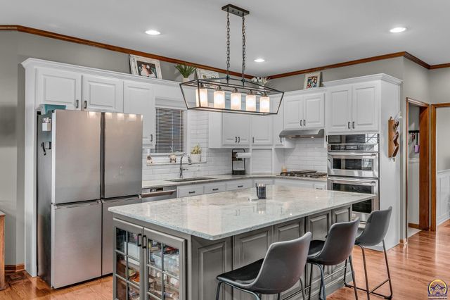 5737 SW Clarion LN, Topeka, KS 66610