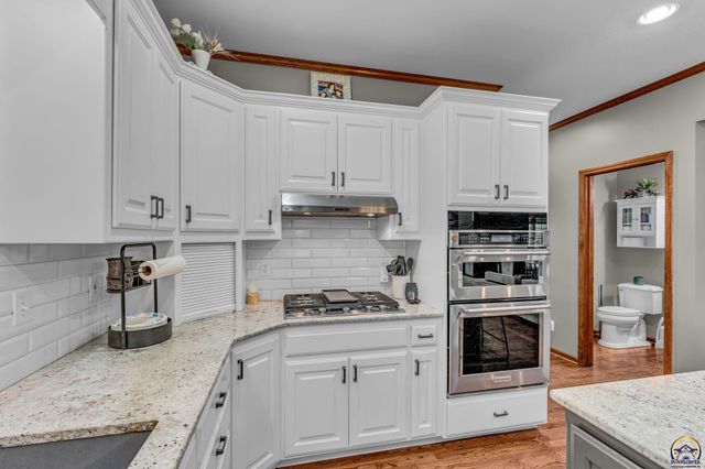 5737 SW Clarion LN, Topeka, KS 66610