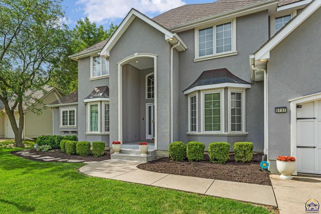 5737 SW Clarion LN, Topeka, KS 66610