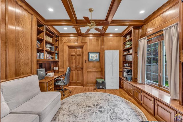 5737 SW Clarion LN, Topeka, KS 66610