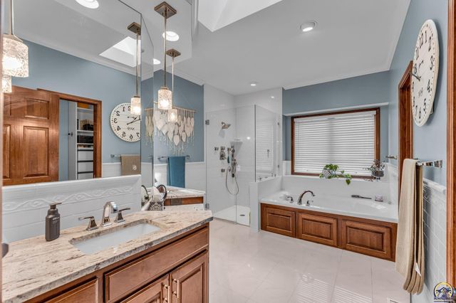 5737 SW Clarion LN, Topeka, KS 66610
