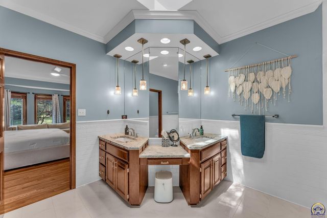 5737 SW Clarion LN, Topeka, KS 66610