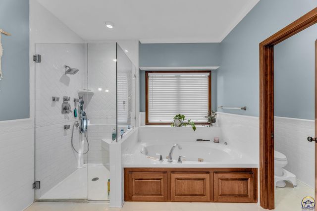 5737 SW Clarion LN, Topeka, KS 66610