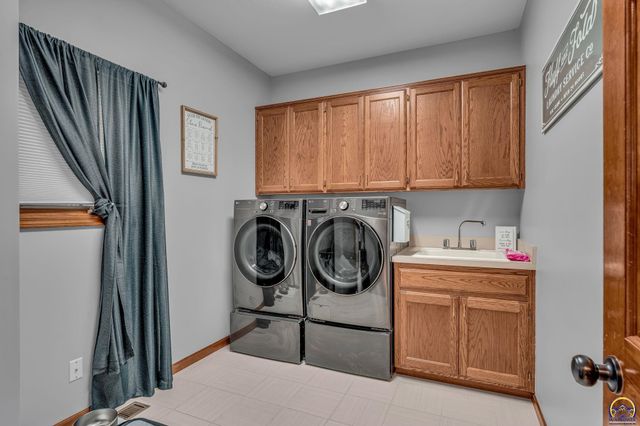 5737 SW Clarion LN, Topeka, KS 66610