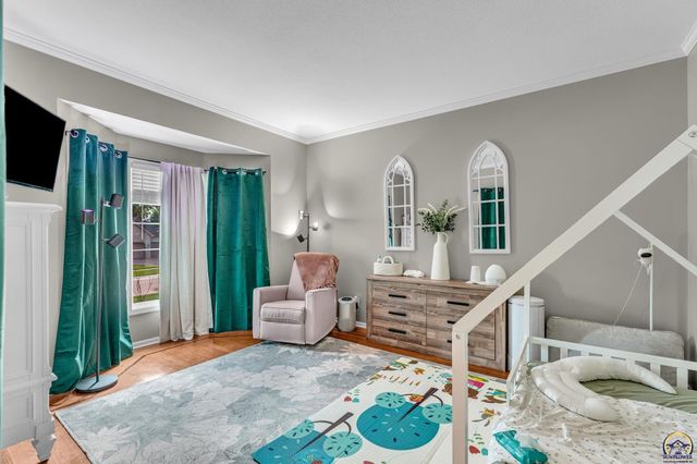 5737 SW Clarion LN, Topeka, KS 66610