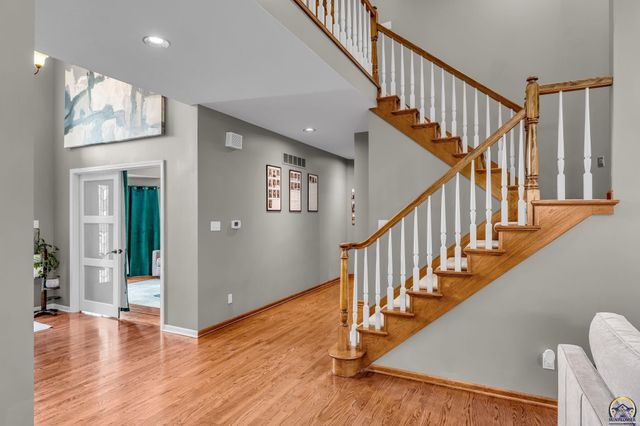 5737 SW Clarion LN, Topeka, KS 66610