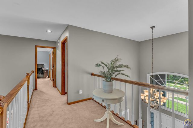 5737 SW Clarion LN, Topeka, KS 66610