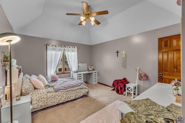 5737 SW Clarion LN, Topeka, KS 66610