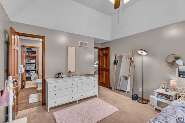 5737 SW Clarion LN, Topeka, KS 66610