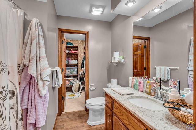 5737 SW Clarion LN, Topeka, KS 66610