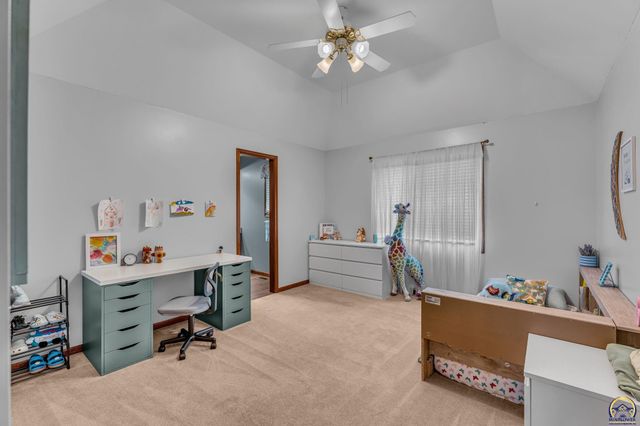 5737 SW Clarion LN, Topeka, KS 66610