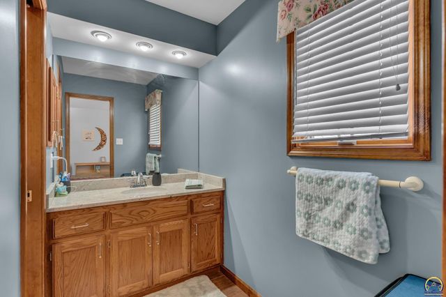 5737 SW Clarion LN, Topeka, KS 66610