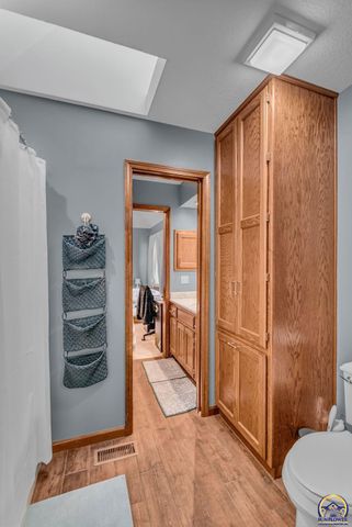 5737 SW Clarion LN, Topeka, KS 66610