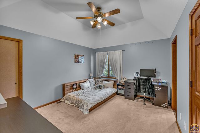 5737 SW Clarion LN, Topeka, KS 66610