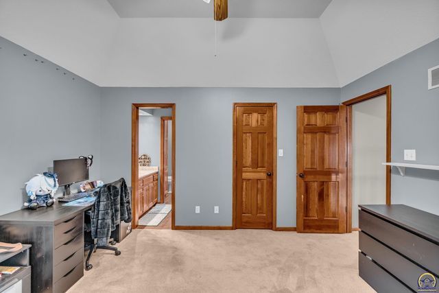 5737 SW Clarion LN, Topeka, KS 66610