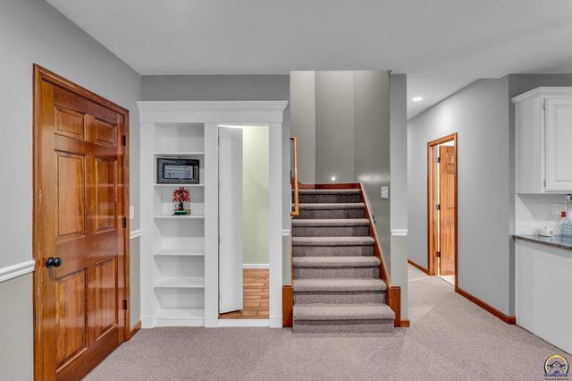 5737 SW Clarion LN, Topeka, KS 66610