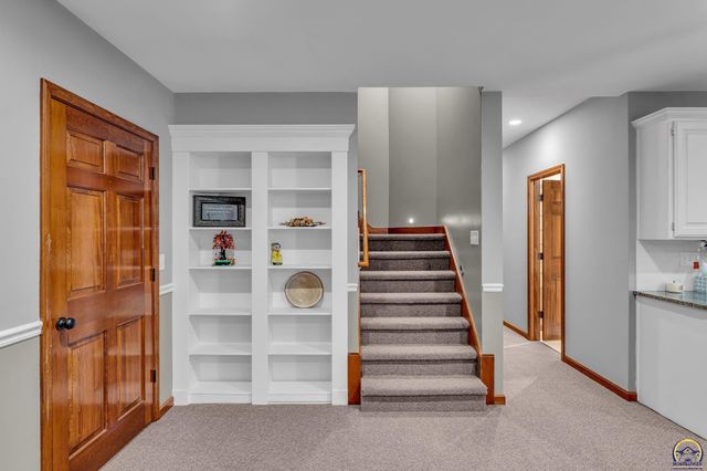 5737 SW Clarion LN, Topeka, KS 66610
