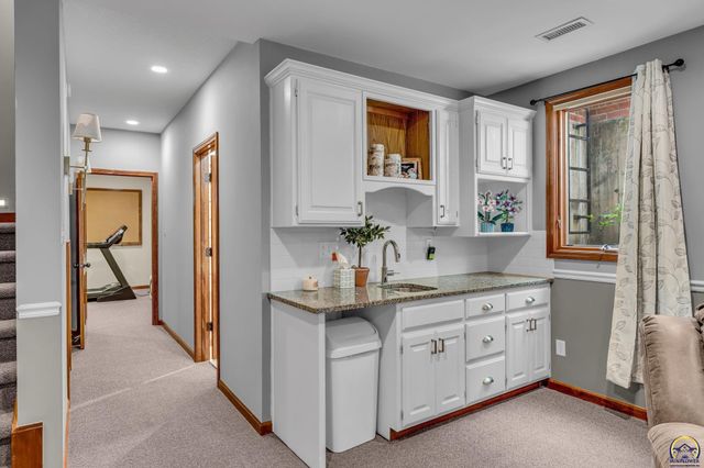 5737 SW Clarion LN, Topeka, KS 66610