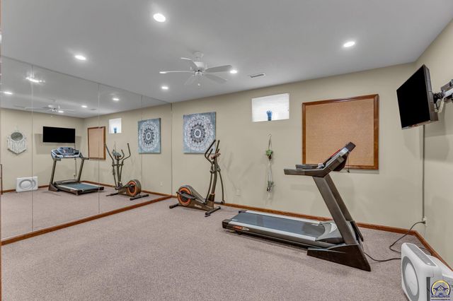 5737 SW Clarion LN, Topeka, KS 66610