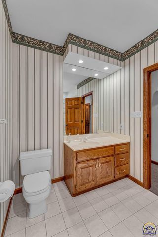 5737 SW Clarion LN, Topeka, KS 66610