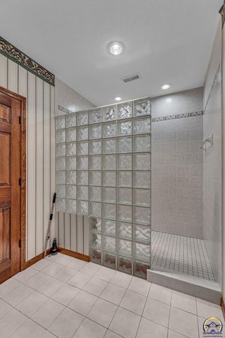 5737 SW Clarion LN, Topeka, KS 66610