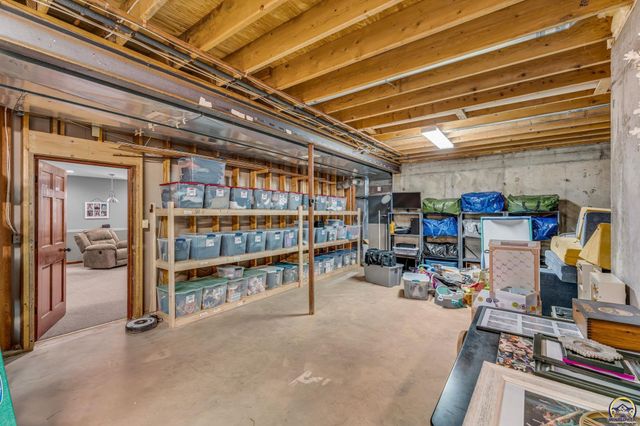 5737 SW Clarion LN, Topeka, KS 66610
