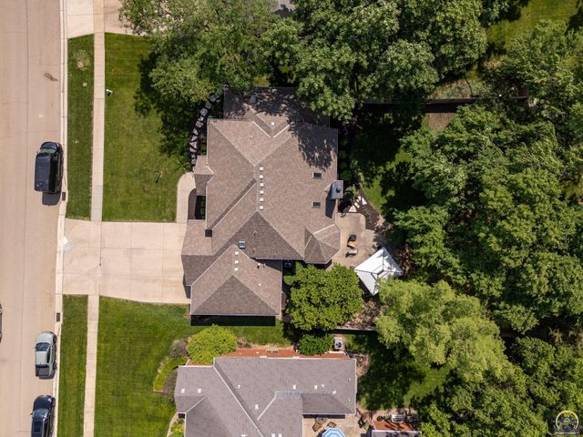 5737 SW Clarion LN, Topeka, KS 66610