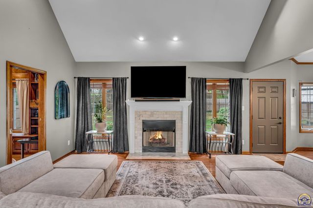 5737 SW Clarion LN, Topeka, KS 66610