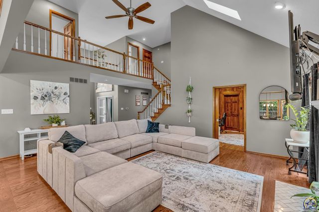 5737 SW Clarion LN, Topeka, KS 66610