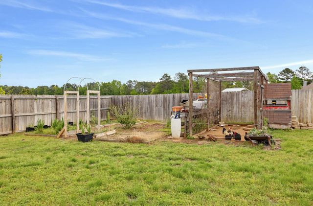 565 County Road 182 E, Overton, TX 75684