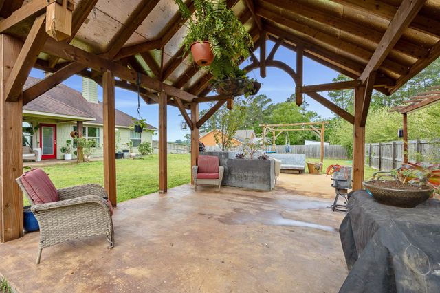 565 County Road 182 E, Overton, TX 75684