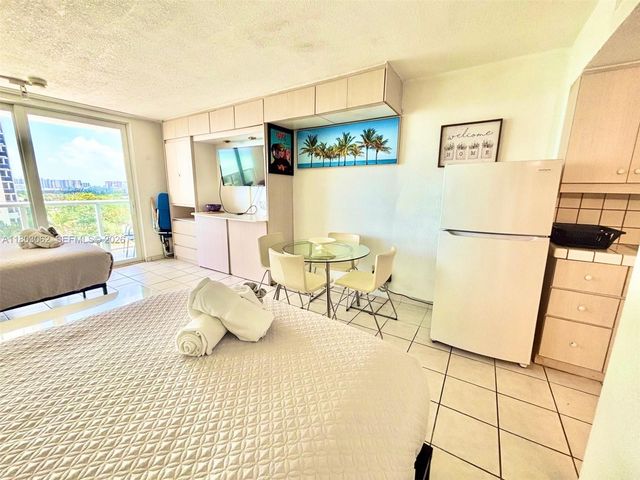 19201 Collins Avenue 606, Sunny Isles Beach, FL 33160