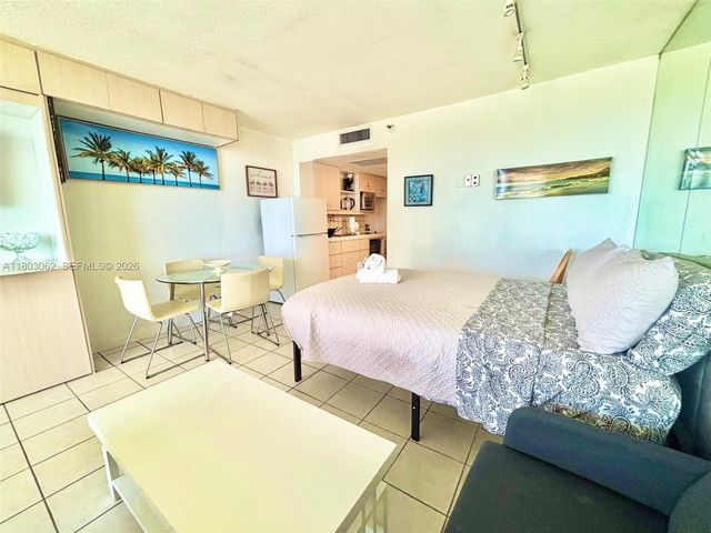 19201 Collins Avenue 606, Sunny Isles Beach, FL 33160