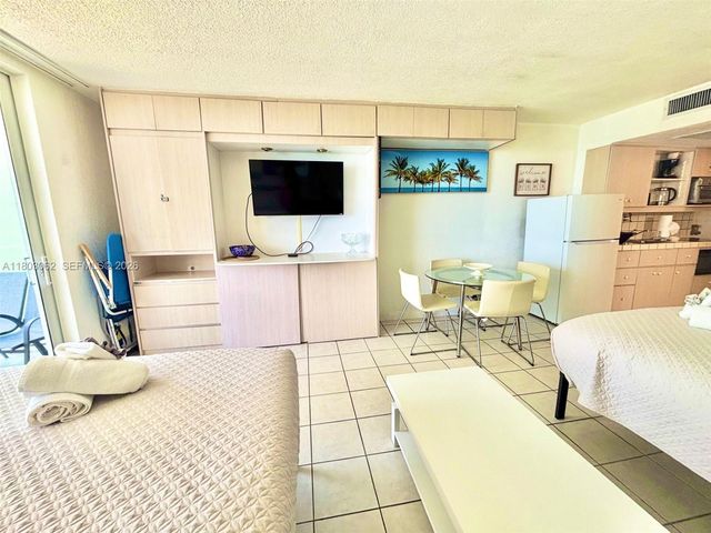19201 Collins Avenue 606, Sunny Isles Beach, FL 33160