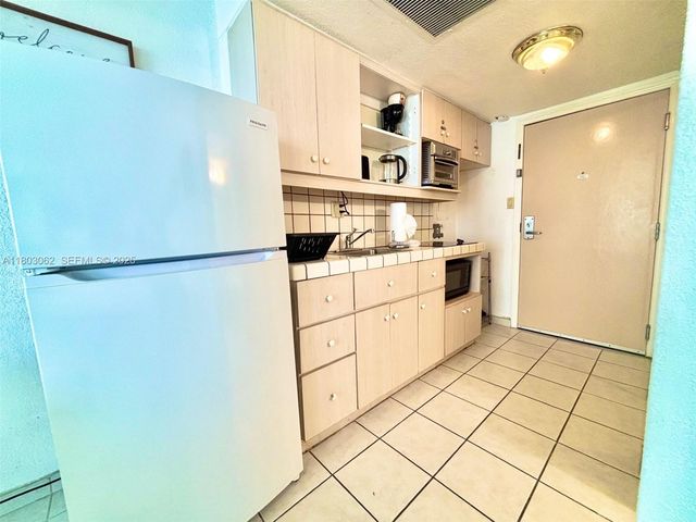 19201 Collins Avenue 606, Sunny Isles Beach, FL 33160
