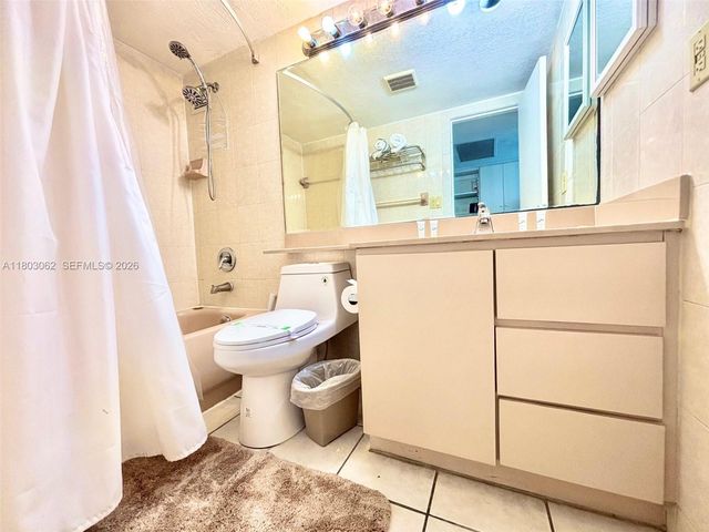19201 Collins Avenue 606, Sunny Isles Beach, FL 33160