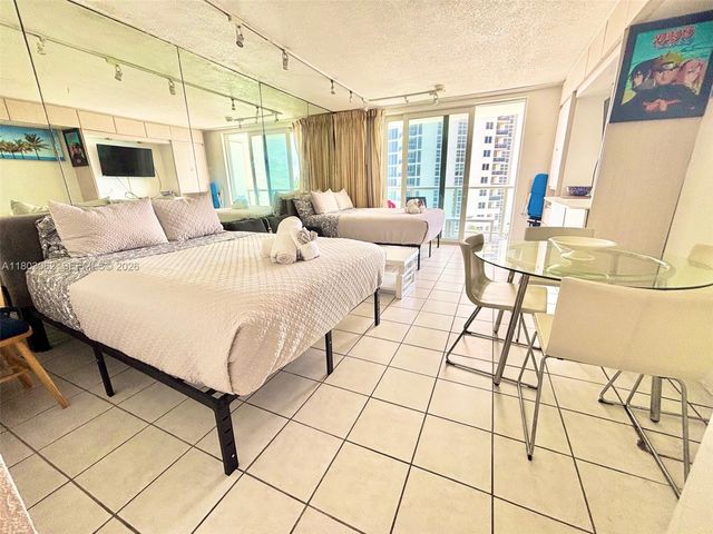 19201 Collins Avenue 606, Sunny Isles Beach, FL 33160