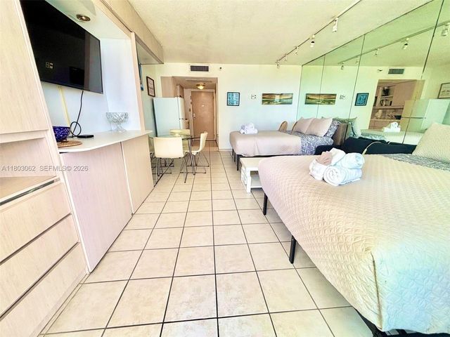 19201 Collins Avenue 606, Sunny Isles Beach, FL 33160