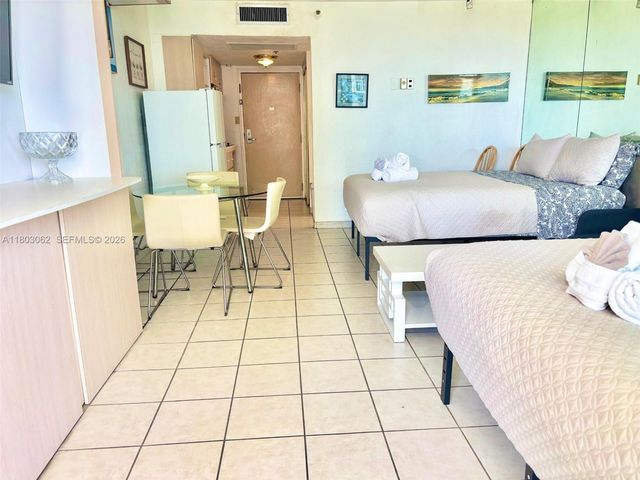 19201 Collins Avenue 606, Sunny Isles Beach, FL 33160
