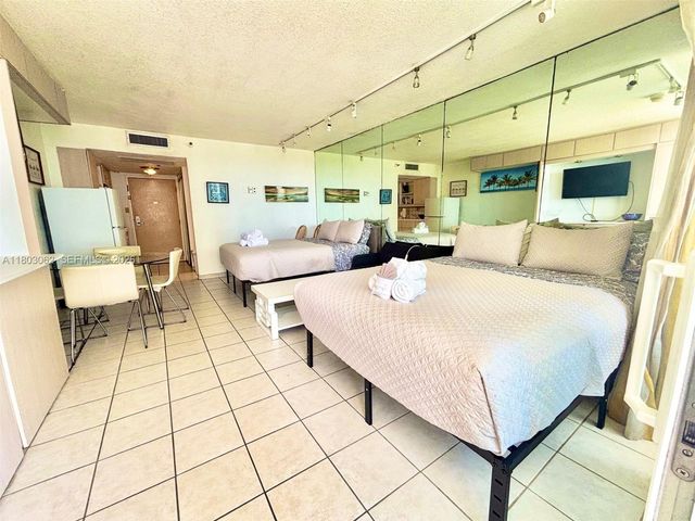 19201 Collins Avenue 606, Sunny Isles Beach, FL 33160